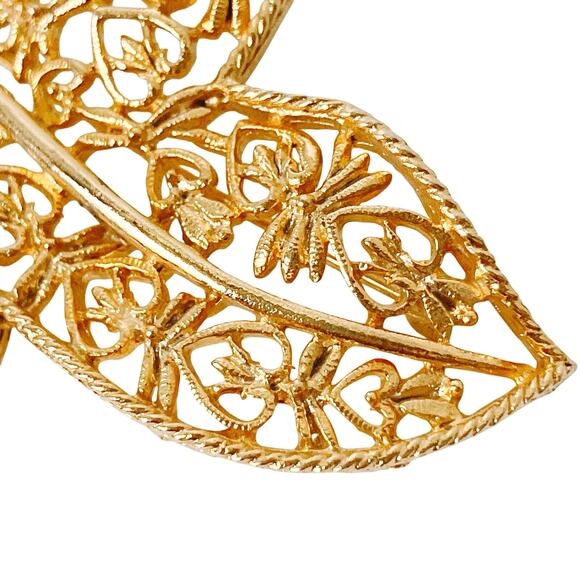 Vintage Gold Tone Filigree Leaf Butterfly Brooch Mid Century Delicate Jewelry - Picture 4 of 10